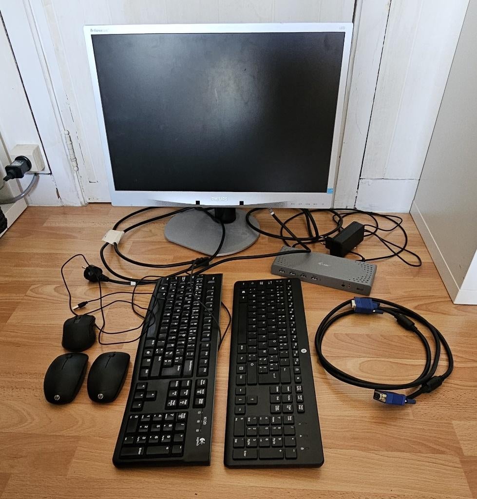 Lot d'accessoires informatiques : écran, clavier, dock..., Enlèvement ou Envoi, Utilisé