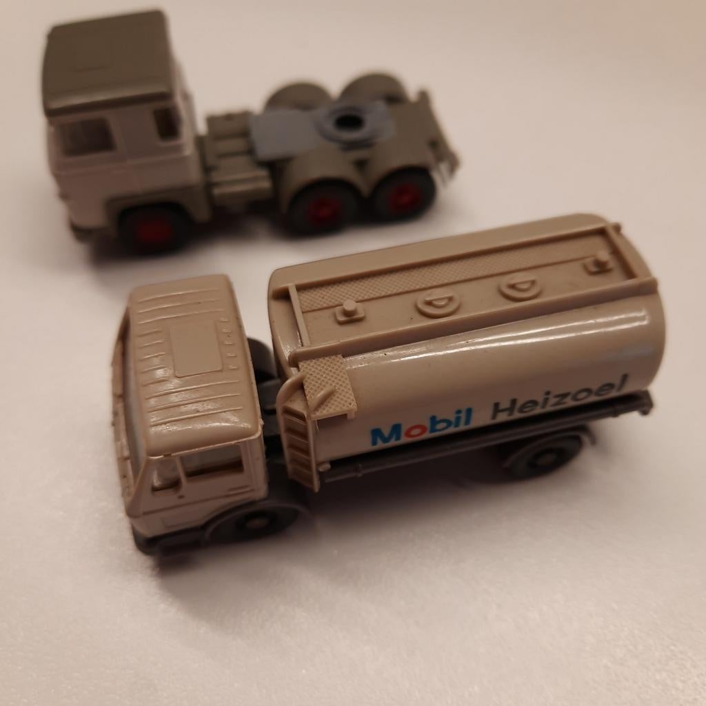 WIKING HO-scale: 2 TRUCKS : SCANIA en MERCEDES BENZ, Ophalen, Zo goed als nieuw, Bus of Vrachtwagen, Wiking