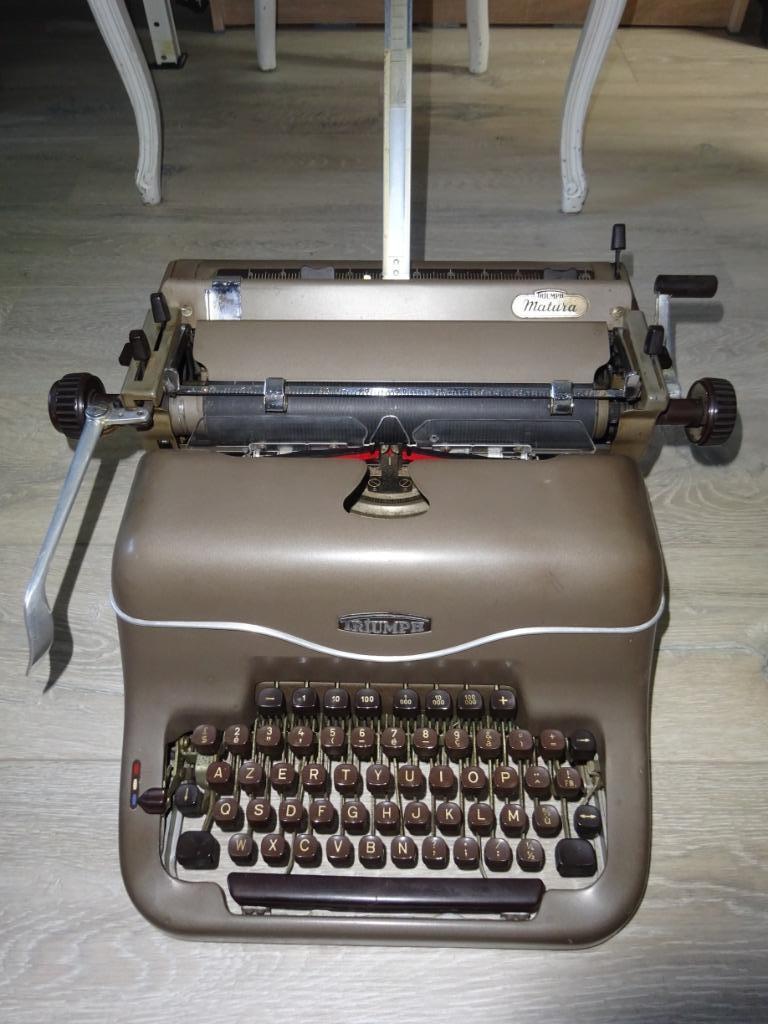 Ancienne machine à écrire, Enlèvement