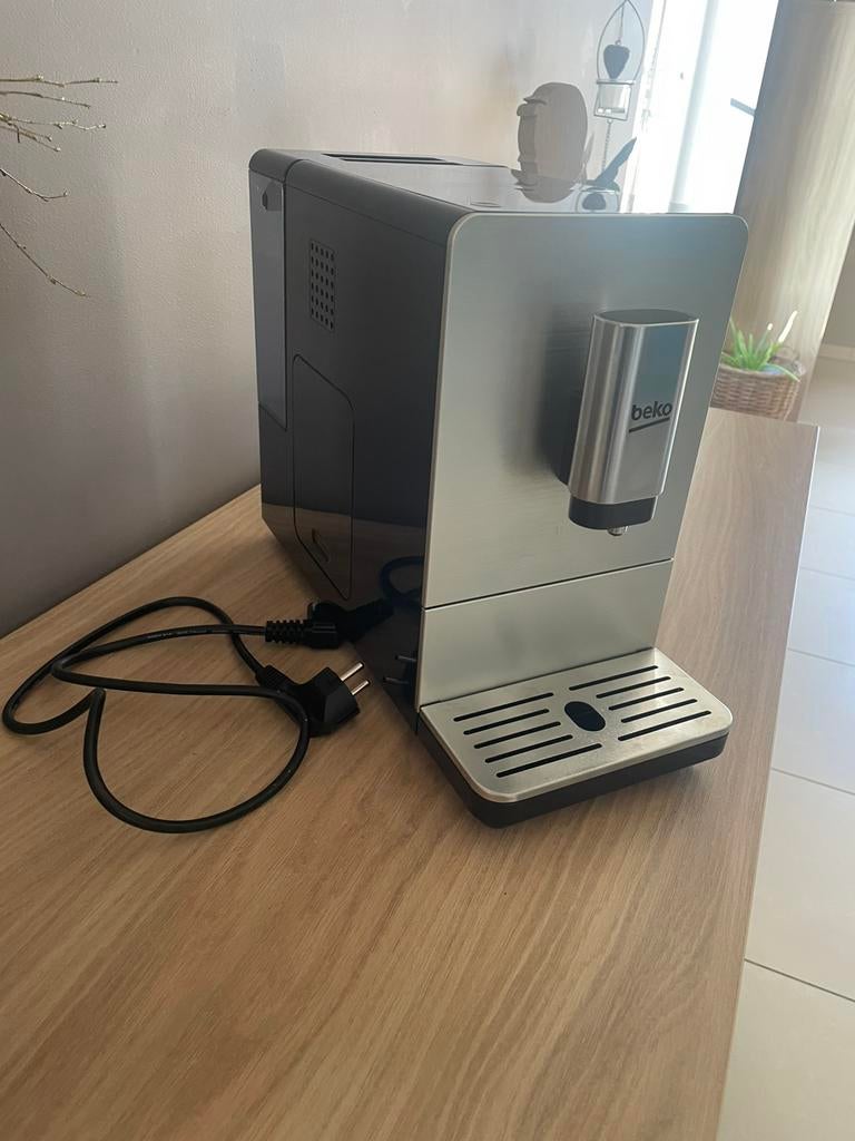Cafetière automatique avec broyeur Beko CEG5301X, Electroménager, Enlèvement ou Envoi, Comme neuf, Machine à espresso