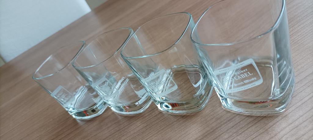 4 Johnnie Walker whiskyglazen, Ophalen of Verzenden, Zo goed als nieuw