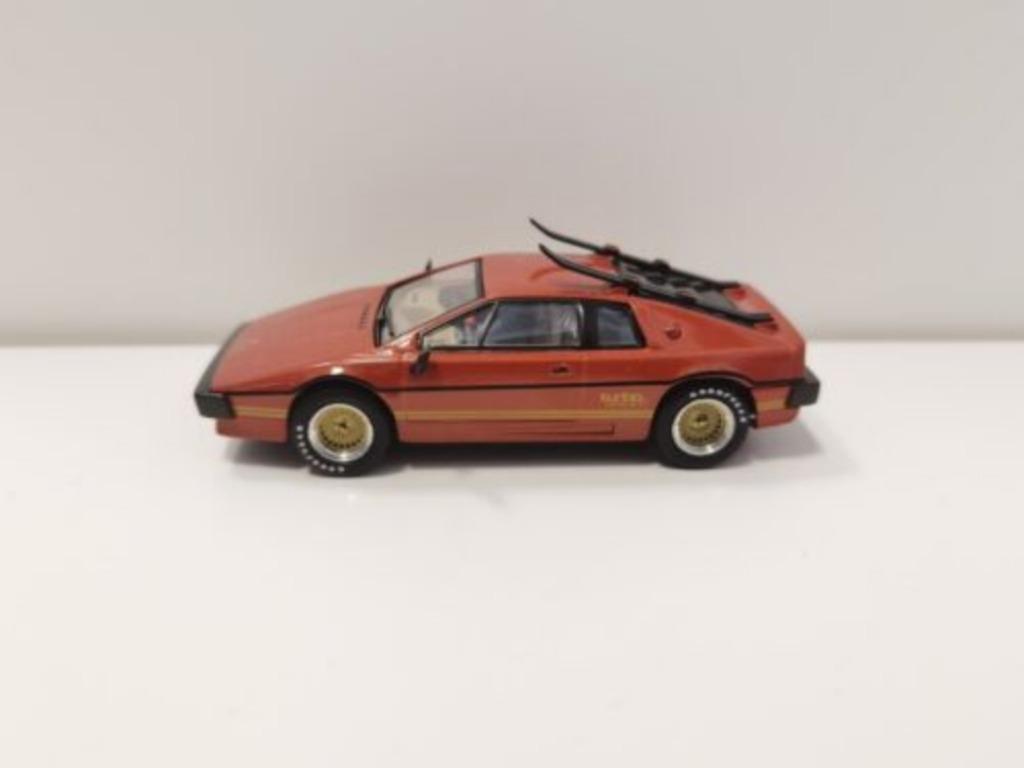 JAMES BOND 007 LOTUS S2 Turbo avec skis 1/43 IXO UH Neuve, Ophalen, Nieuw, Auto, Universal Hobbies
