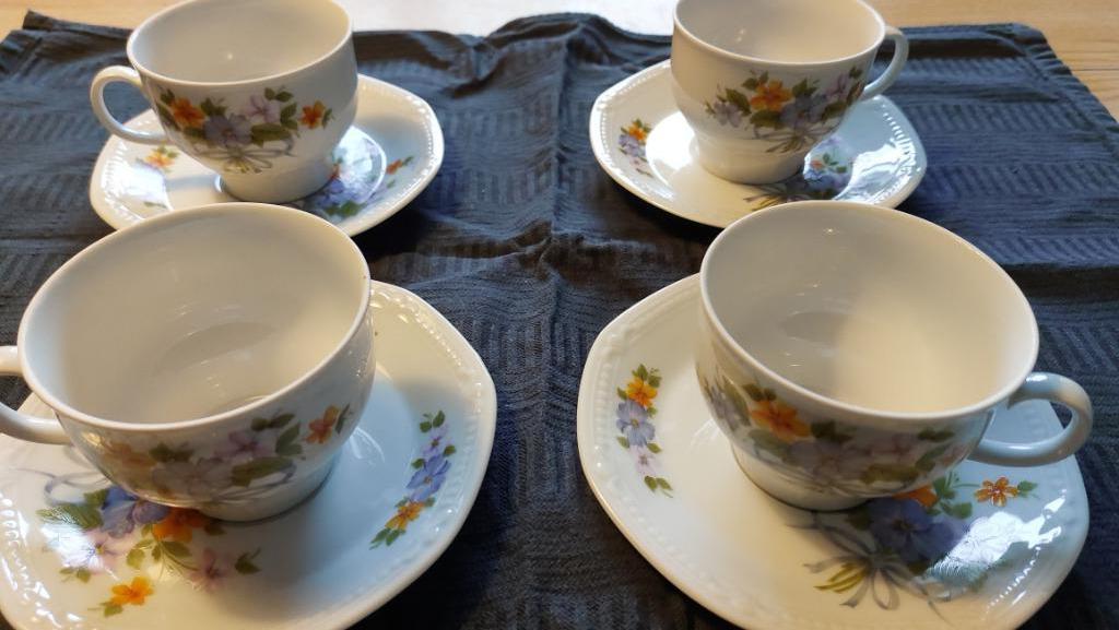 Lot de quatre tasses vintage fleuri, Enlèvement ou Envoi