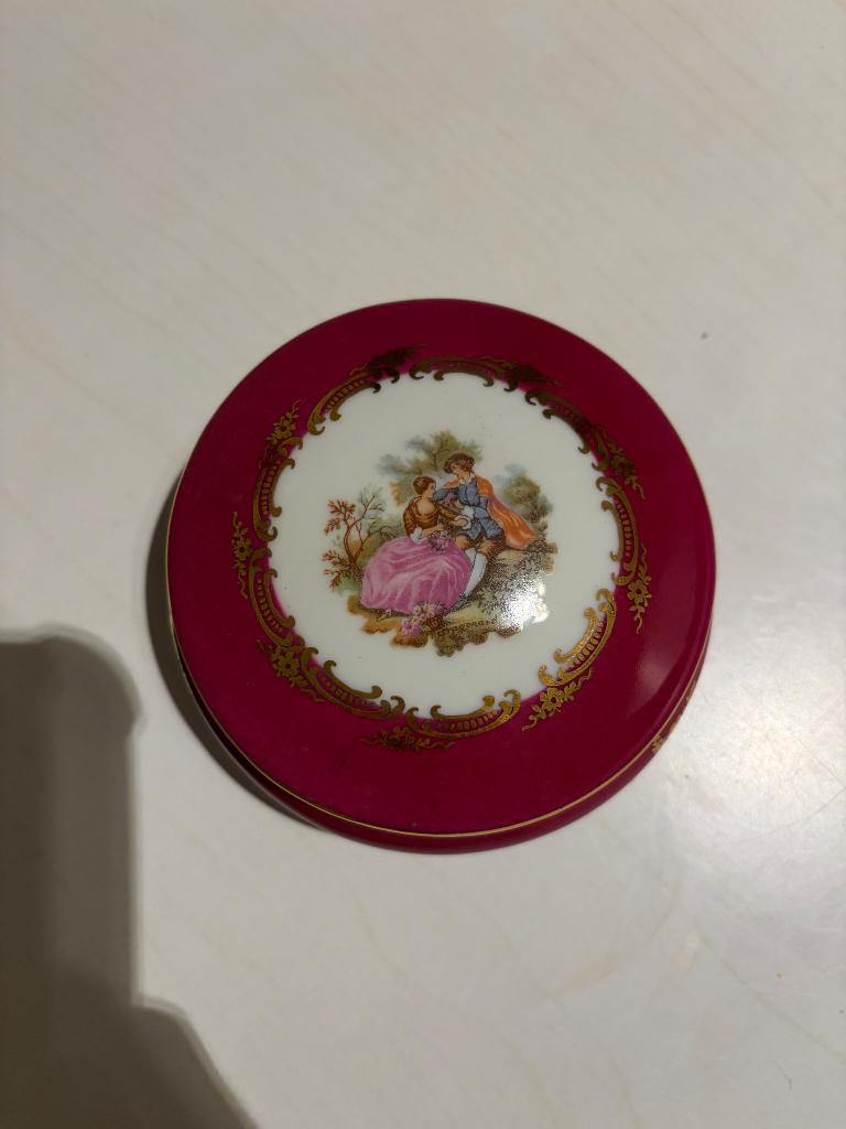Écrin à bijoux et sont assiette  en porcelaine de limoge, Enlèvement ou Envoi