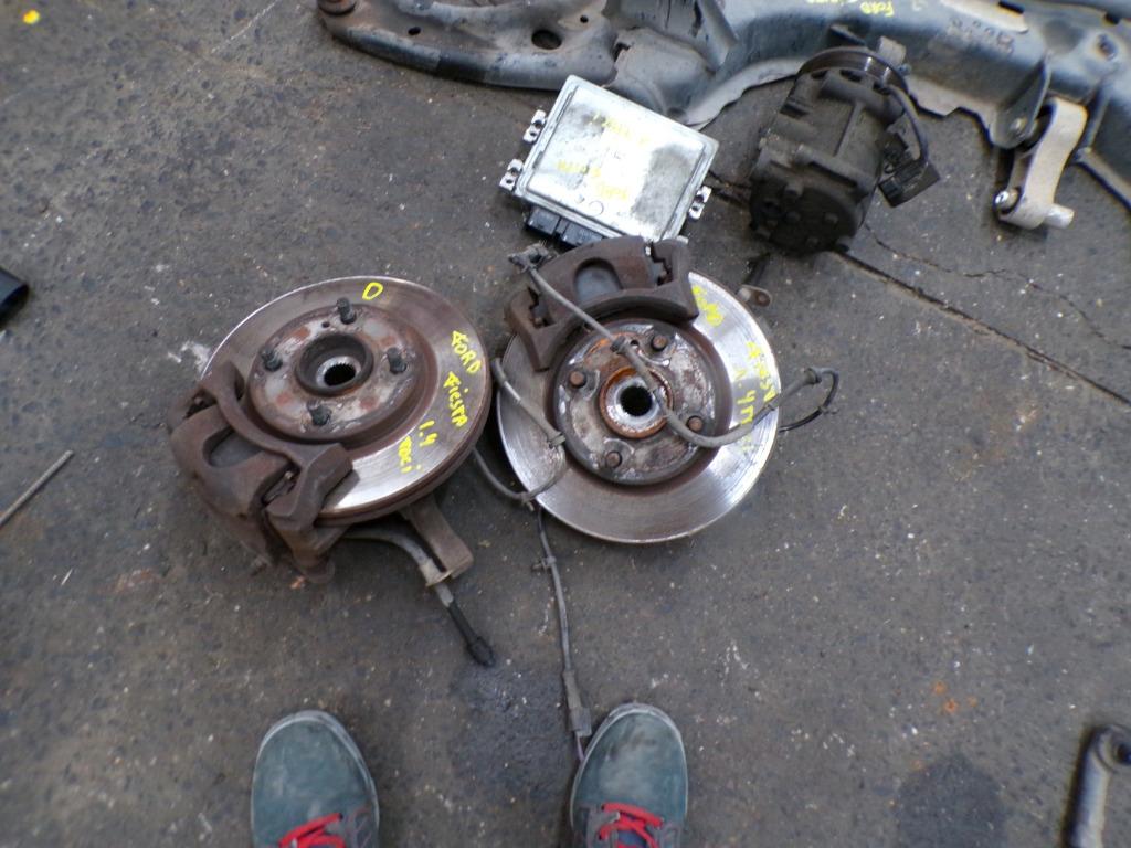 Moyeu avant droit Ford Fiesta 6 1.4TDCi 50kw 2008-2012, Enlèvement, Utilisé, Ford