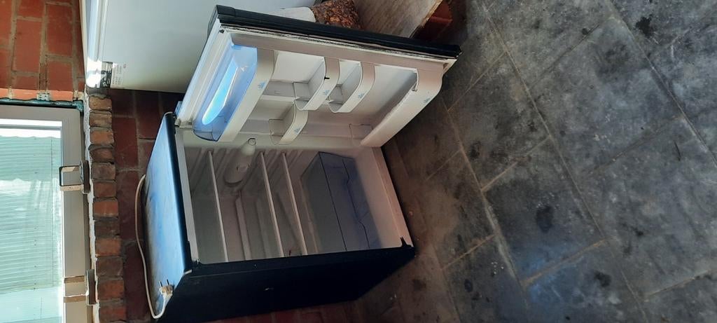 Frigo tafelmodel zwart geverfd, Elektronische apparatuur, Koelkasten en IJskasten, Ophalen, Zo goed als nieuw