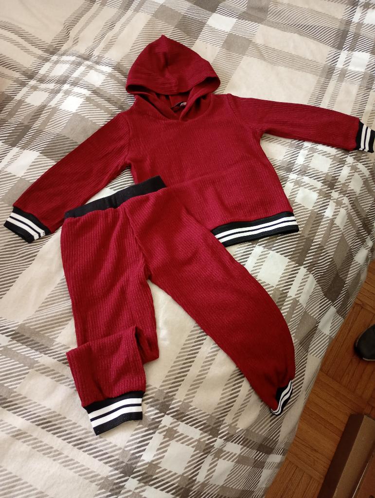 Combinaison de jogging rouge de Chicaprie, Neuf, Garçon ou Fille, Enlèvement ou Envoi, Vêtements de sport ou Maillots de bain