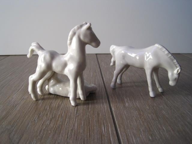 Chevaux miniatures en porcelaine blanche, Antiquités & Art, Enlèvement ou Envoi