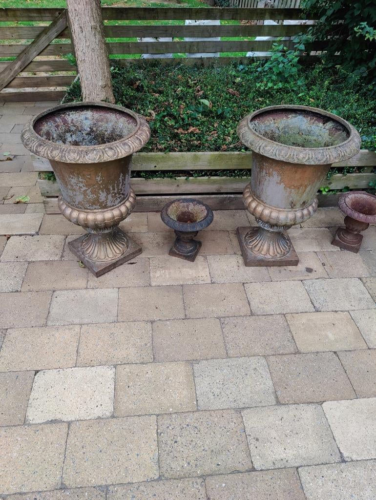 Vases en fonte, Enlèvement