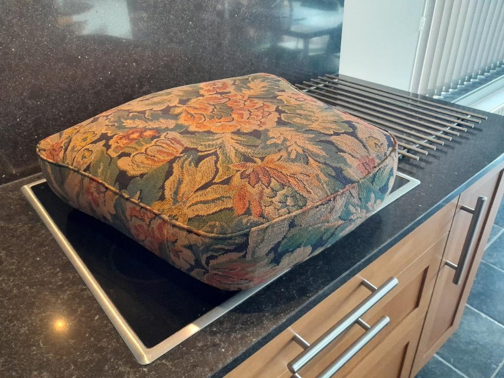 Kussen voor zetel/stoel, Huis en Inrichting, Woonaccessoires | Kussens, Ophalen, Zo goed als nieuw, Bruin, Overige vormen