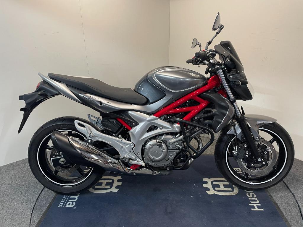 Suzuki Gladius 650 bj.2010 ref. LS 3060, 2 cilinders, Bedrijf, Meer dan 35 kW, 650 cc