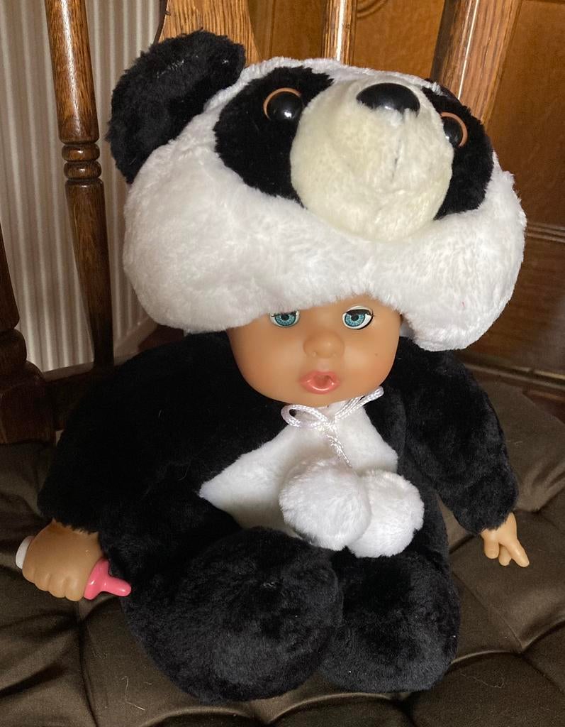 Poupée en tenue d'ours panda., Enlèvement ou Envoi, Comme neuf, Autres types