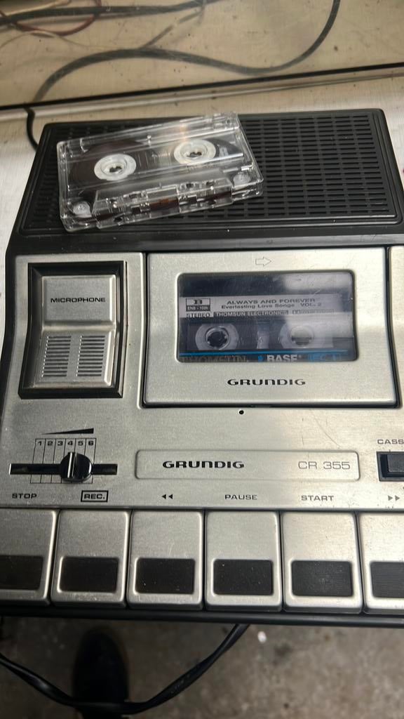 Grundig cassete, Enlèvement, Grundig