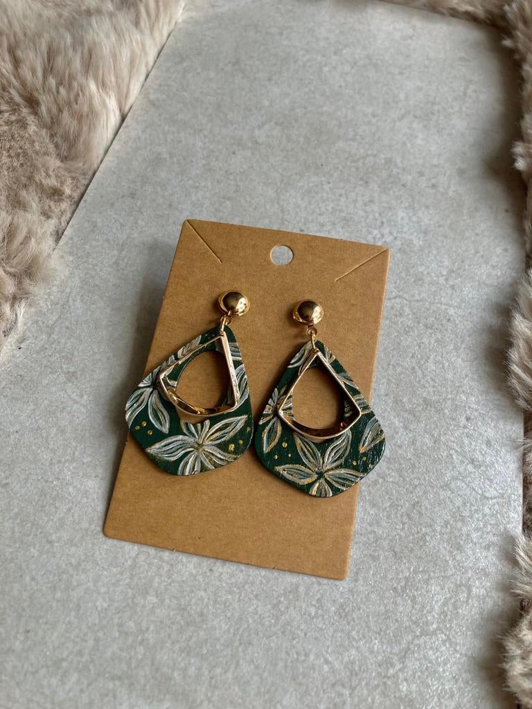 Unieke Handbeschilderde Oorbellen Green Gold ByJ&S, Handtassen en Accessoires, Oorbellen, Overige materialen, Nieuw, Ophalen of Verzenden