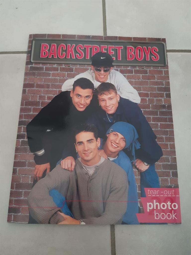 Backstreet Boys - Tear out photobook 1997, Ophalen of Verzenden, Gelezen