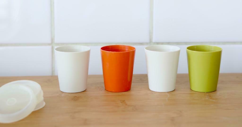 4 petits gobelets Tupperware vintage, Enlèvement ou Envoi, Utilisé