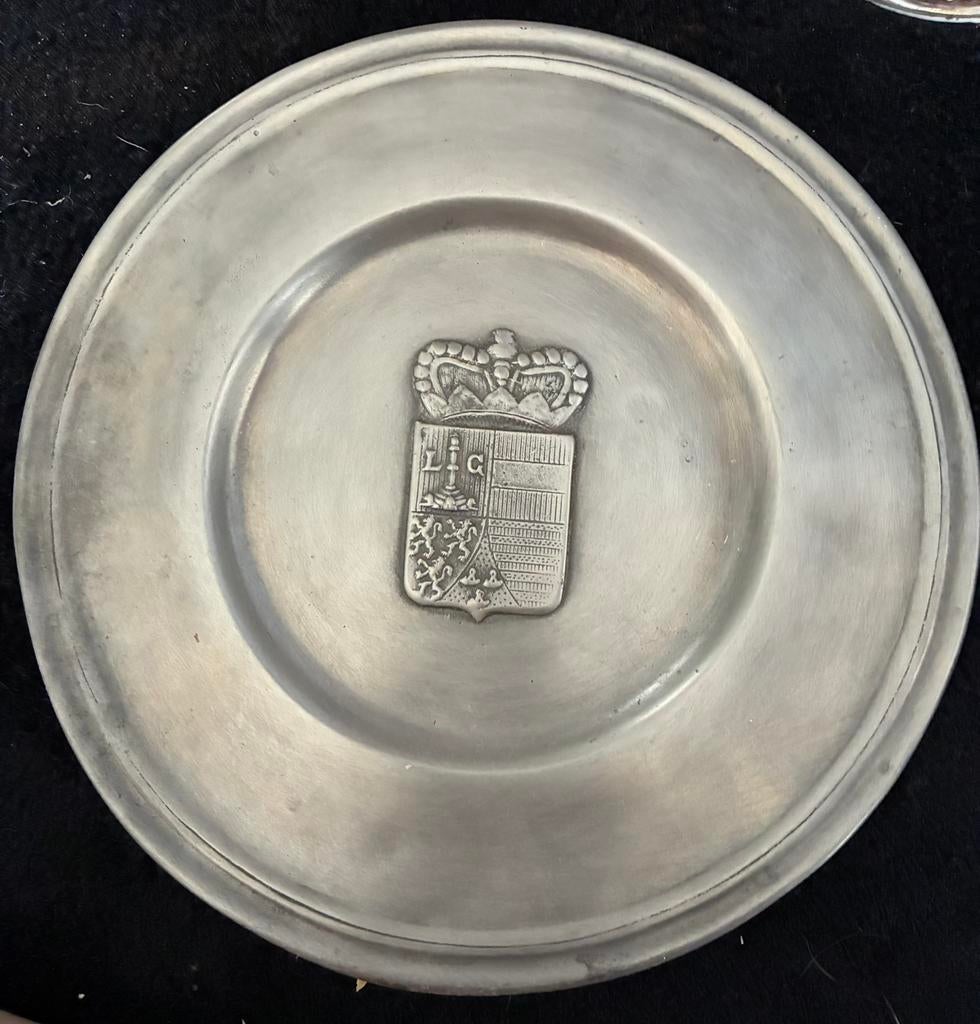 Assiette decorative en etain avec blason de liege, Antiquités & Art, Enlèvement