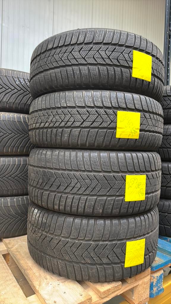 225/45R18  255/40R18 wintre site merk pirelli, Ophalen