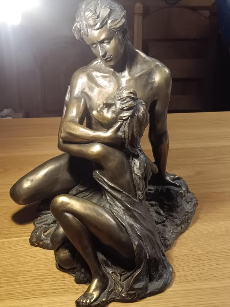 Grote bronzen beeldhouwwerk met patina Omarmend paar, Antiek en Kunst, Ophalen, Brons