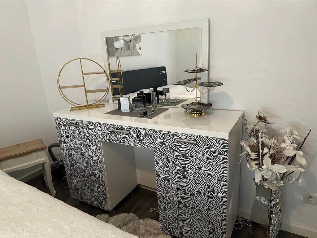 Hoogglans dressoir te koop met spiegel, Huis en Inrichting, Kasten | Dressoirs, Ophalen of Verzenden