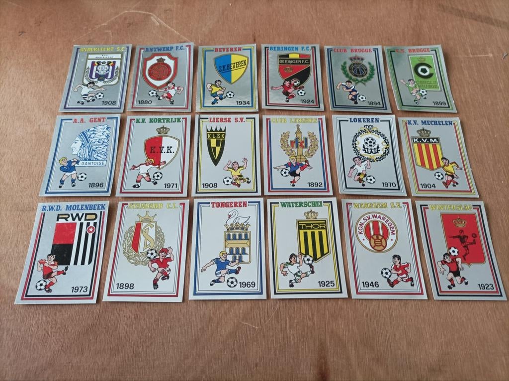 Panini football 82 , alle 18 eerste klasse Emblemen, Ophalen of Verzenden, Zo goed als nieuw
