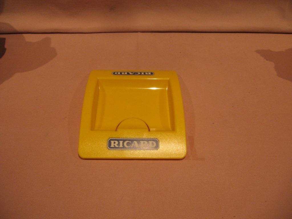 Porte-compte rectangulaire jaune Ricard L = 13,50 L = 10 cm., Collections, Enlèvement ou Envoi, Comme neuf, Ustensile