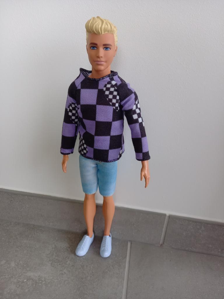 2 barbiepoppen van Ken , 5 euro per stuk, Ophalen, Zo goed als nieuw