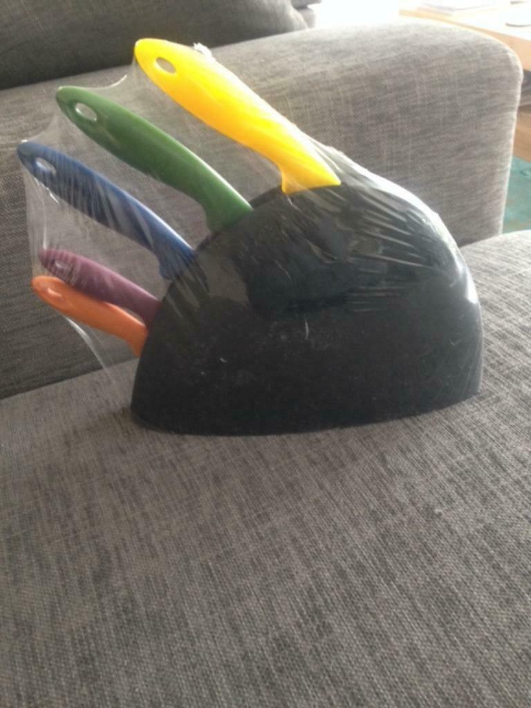 KEUKENBLOK MET 5 MESSEN "NIEUW", Ophalen of Verzenden, Nieuw, Kunststof