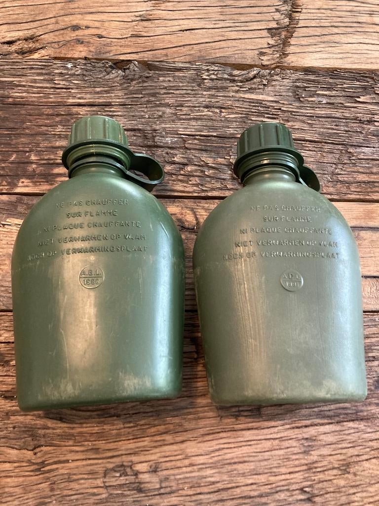 Militaria - 2 drinkbidon Belgisch Leger - A.B.L., Verzamelen, Ophalen of Verzenden