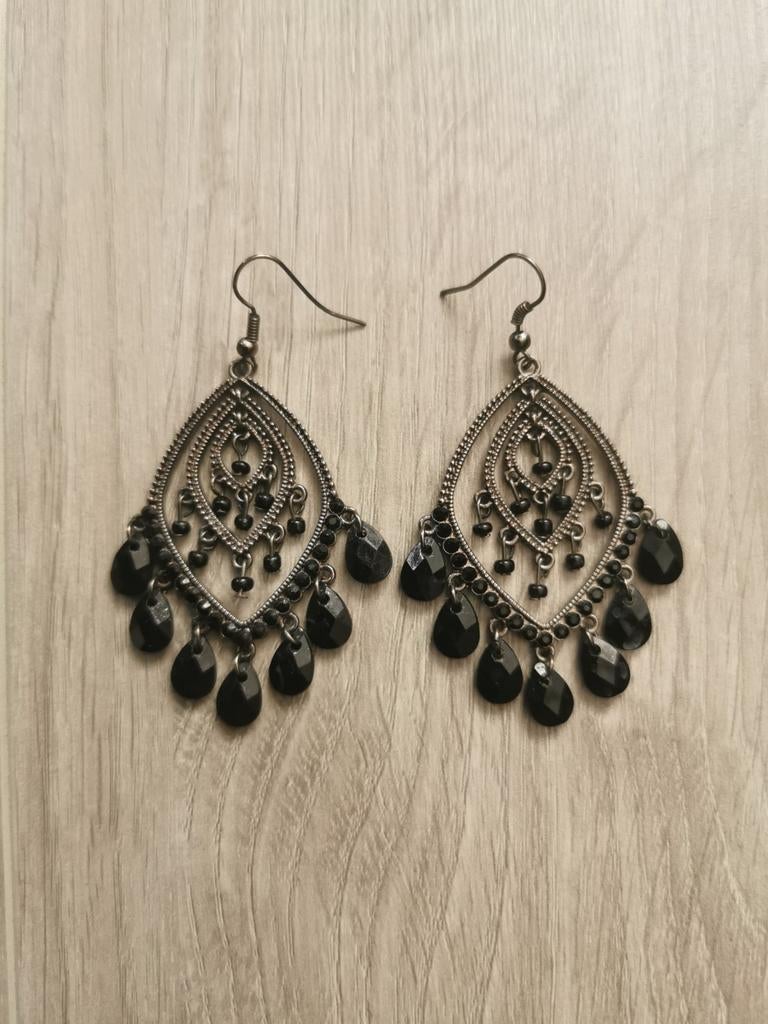 Oorbellen zwart, Bijoux, Sacs & Beauté, Boucles d'oreilles, Enlèvement ou Envoi, Utilisé, Autres matériaux, Pendantes
