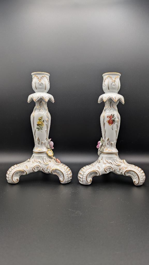 Set van 2 kandelaars in porselein, PMP 1817 Von Schierholz, Antiek en Kunst, Curiosa en Brocante, Ophalen