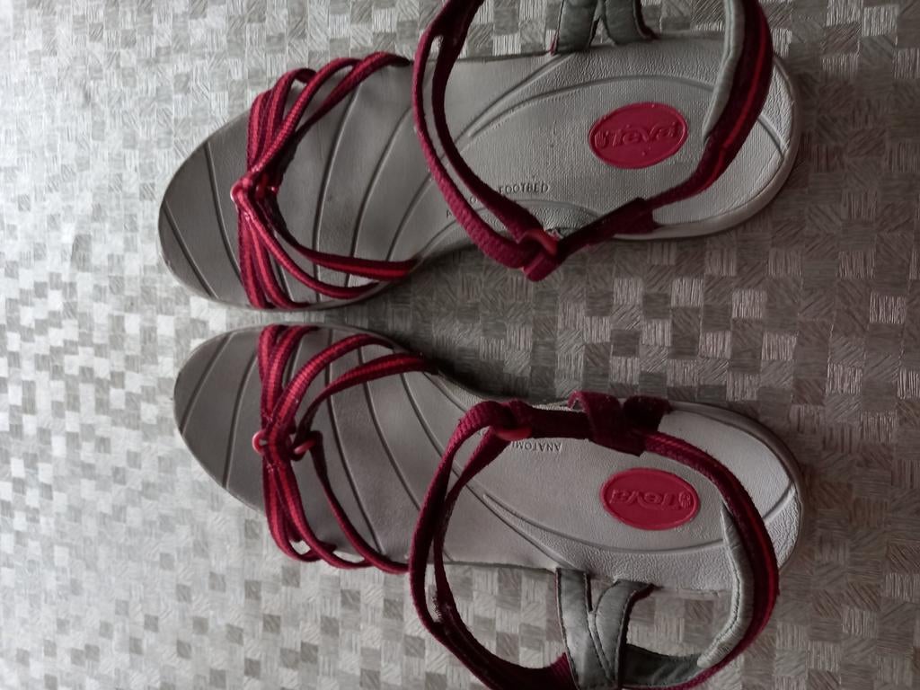 Teva sandalen . Nieuw, Ophalen of Verzenden, Nieuw