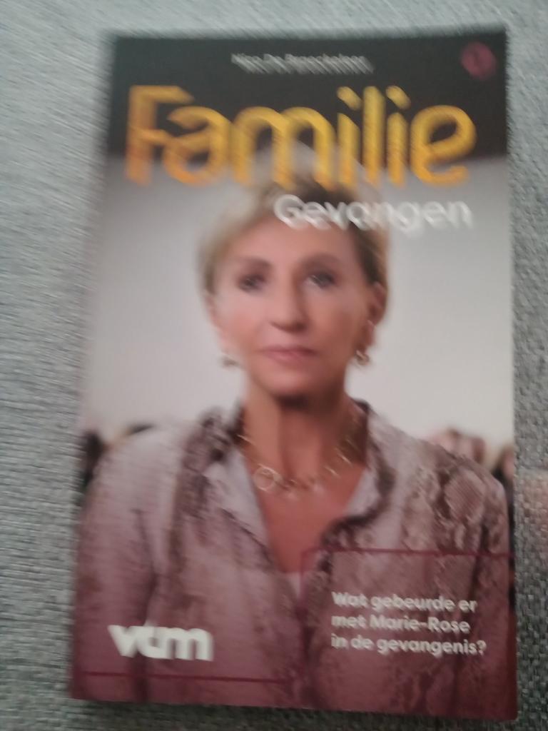 Familie Gevangen, Boeken, Ophalen of Verzenden, Zo goed als nieuw