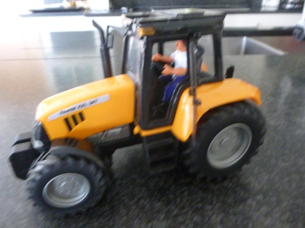 tracteur orange, Enfants & Bébés, Jouets | Véhicules en jouets, Enlèvement, Comme neuf