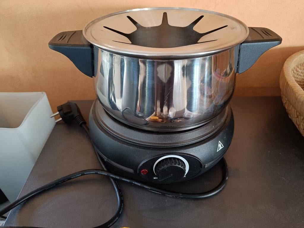 Appareil à fondue - Quigg, Electroménager, Enlèvement, Comme neuf, Électrique, Service à fondue