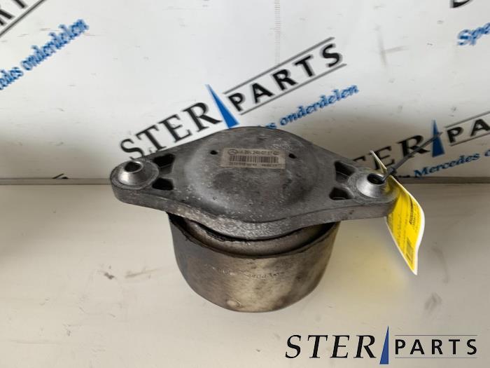 Support moteur d'un Mercedes C-Klasse, Autos : Pièces & Accessoires, Enlèvement ou Envoi, 3 mois de garantie, Utilisé, Mercedes-Benz