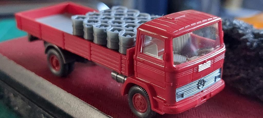 CAMION MERCEDES-BENZ H0LK 0806 AVEC CHARGEMENT 1/87, Envoi, Comme neuf, Bus ou Camion, Wiking
