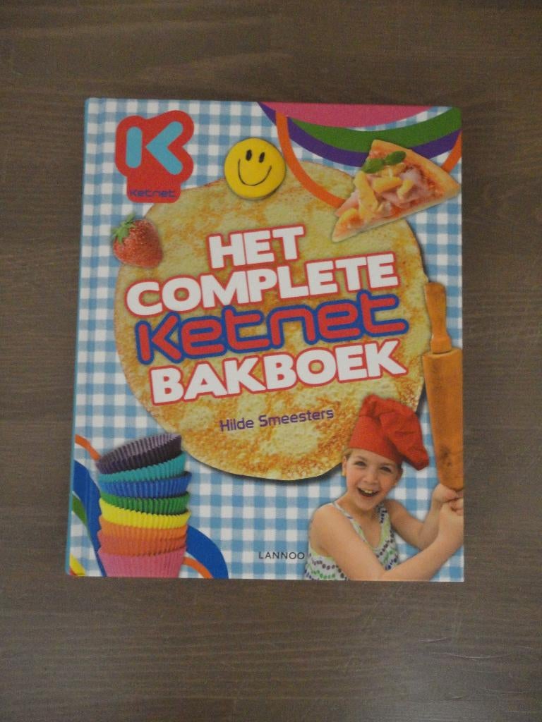 Het complete Ketnet bakboek - Hilde Smeesters, Boeken, Kookboeken, Zo goed als nieuw, Taart, Gebak en Desserts, Ophalen of Verzenden