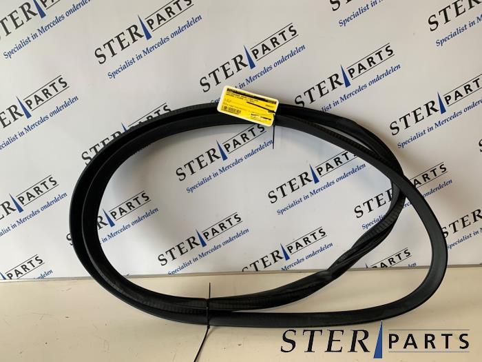 Portierrubber 4Deurs links-voor van een Mercedes C-Klasse, Ophalen of Verzenden, 3 maanden garantie, Gebruikt, Mercedes-Benz