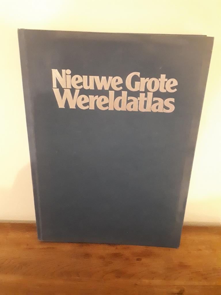 Nieuwe Grote Wereldatlas, Ophalen of Verzenden, Gelezen, Overige atlassen