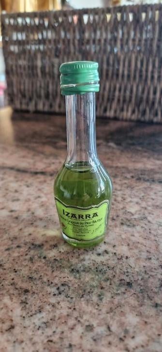 Mignonnette vieille liqueur Izarra 30 ml, Collections, Enlèvement ou Envoi, Comme neuf