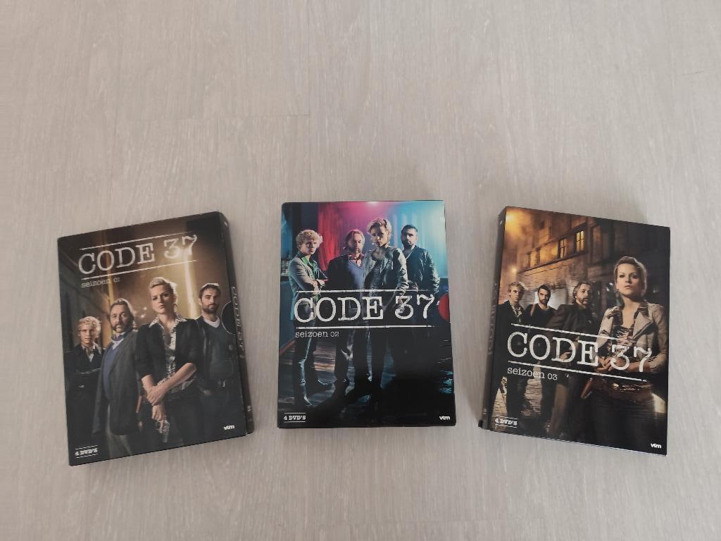 Code 37 seizoen 1,2,3 en de film, Cd's en Dvd's, Ophalen, Vanaf 16 jaar, Zo goed als nieuw, Boxset