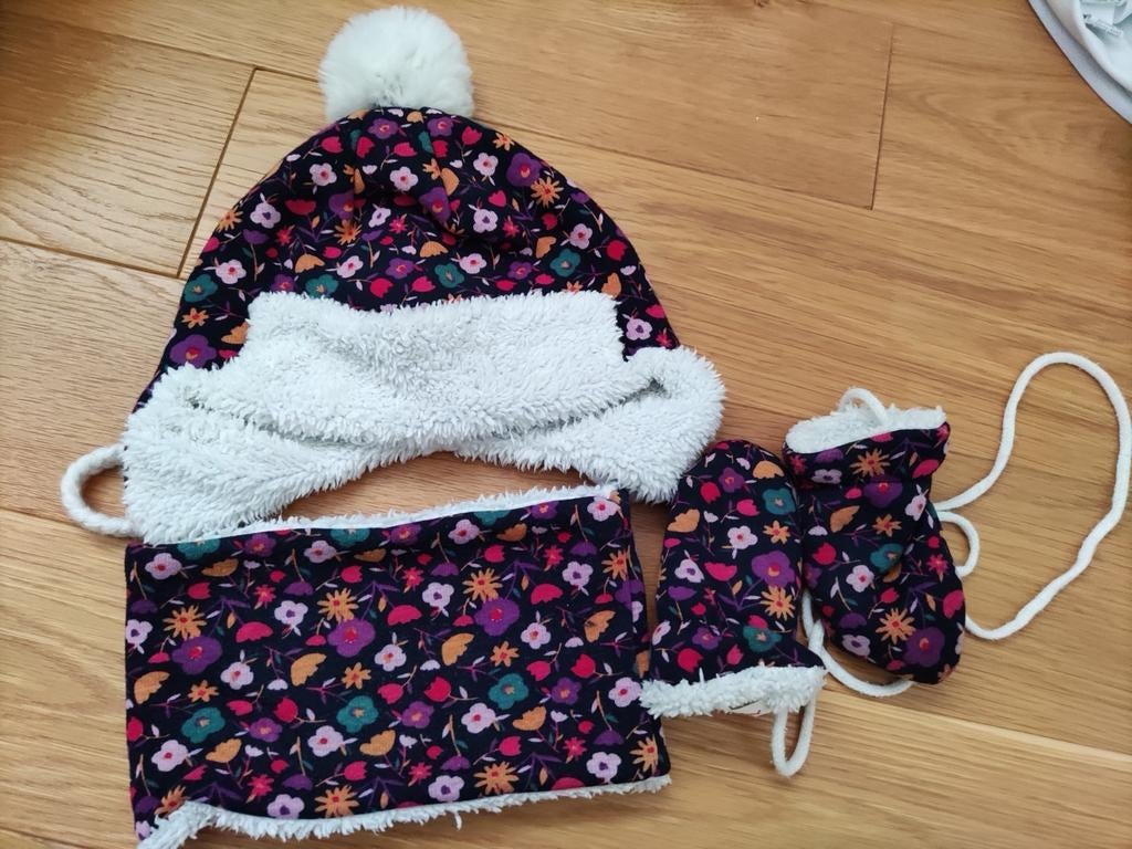 Lot écharpe bonnet et tour de cou 18-24 mois DPA, Enfants & Bébés, Taille 80, Enlèvement ou Envoi, Ensemble, Comme neuf