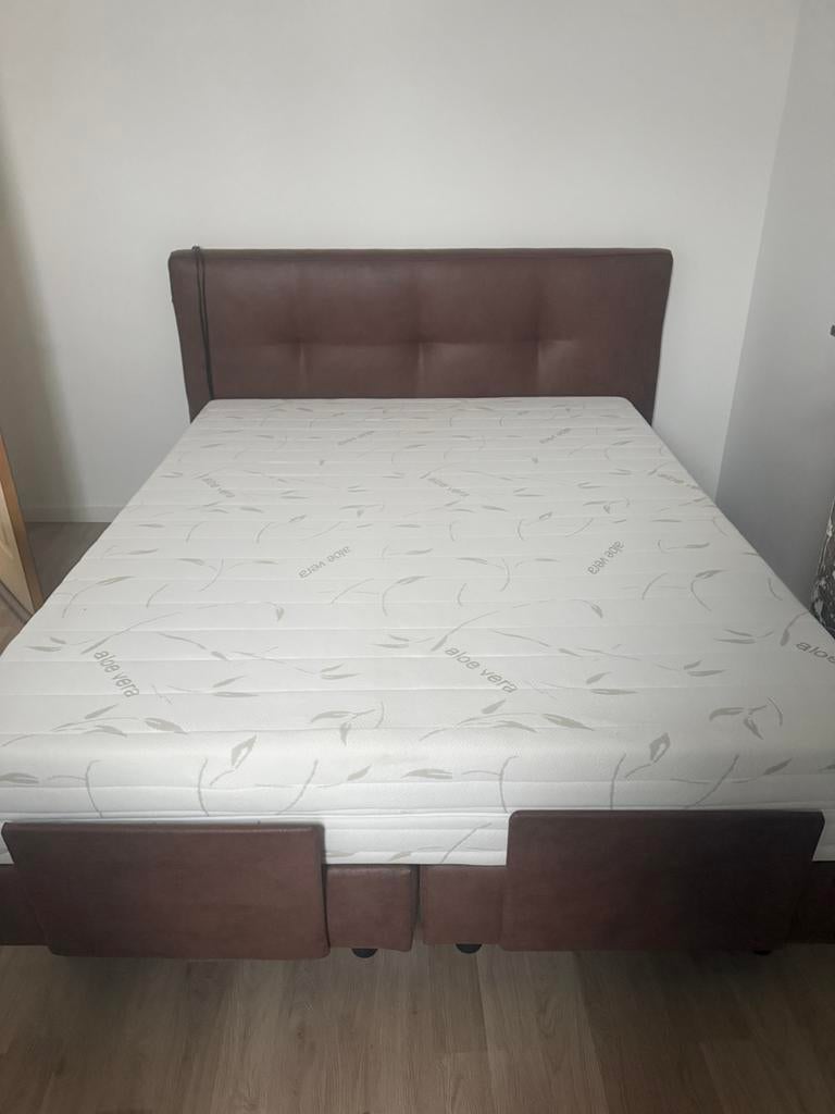 Elektrische boxspring (Van Janssen), Ophalen, Bruin, Tweepersoons, 140 cm