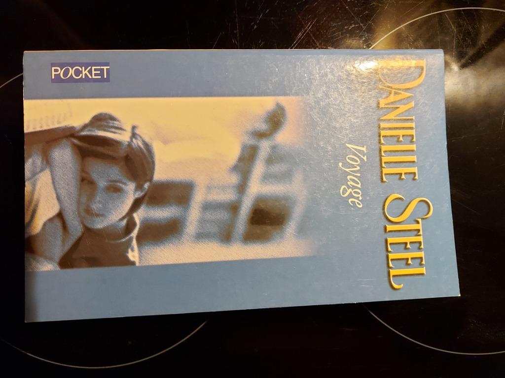 Danielle Steel - Voyage, Enlèvement, Comme neuf, Danielle Steel