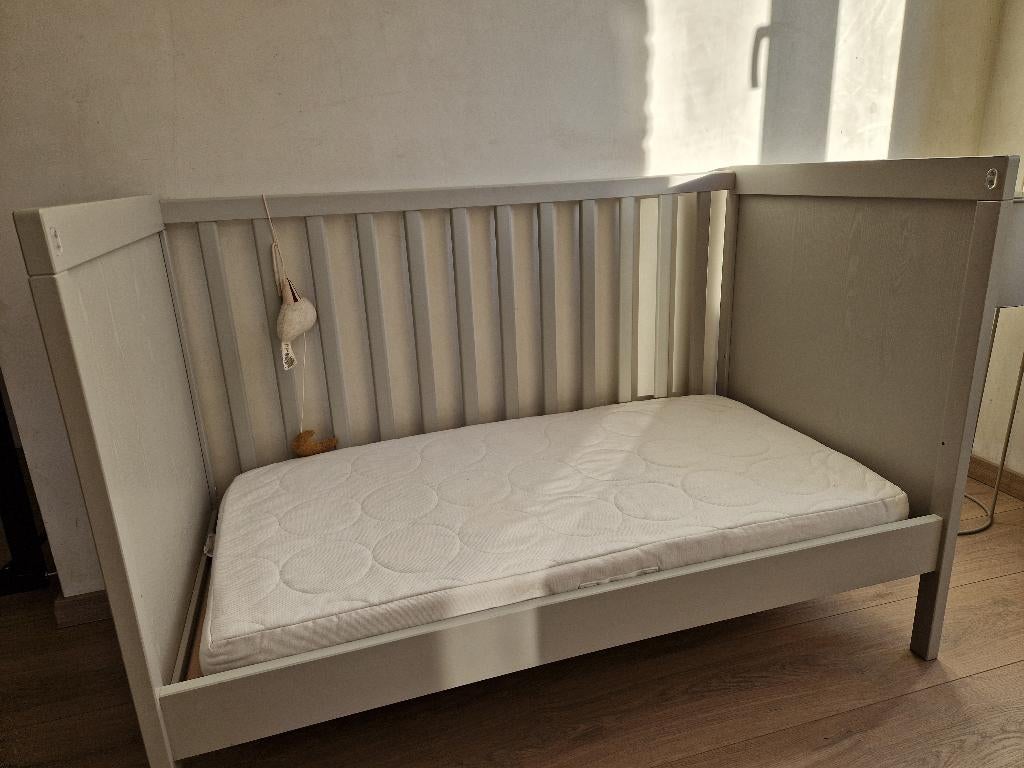 A  vendre Lit bébé + Matelas, Enlèvement, Utilisé, Lit