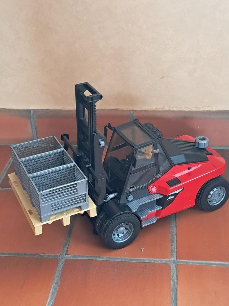 Bruder grote heftruck, Ophalen
