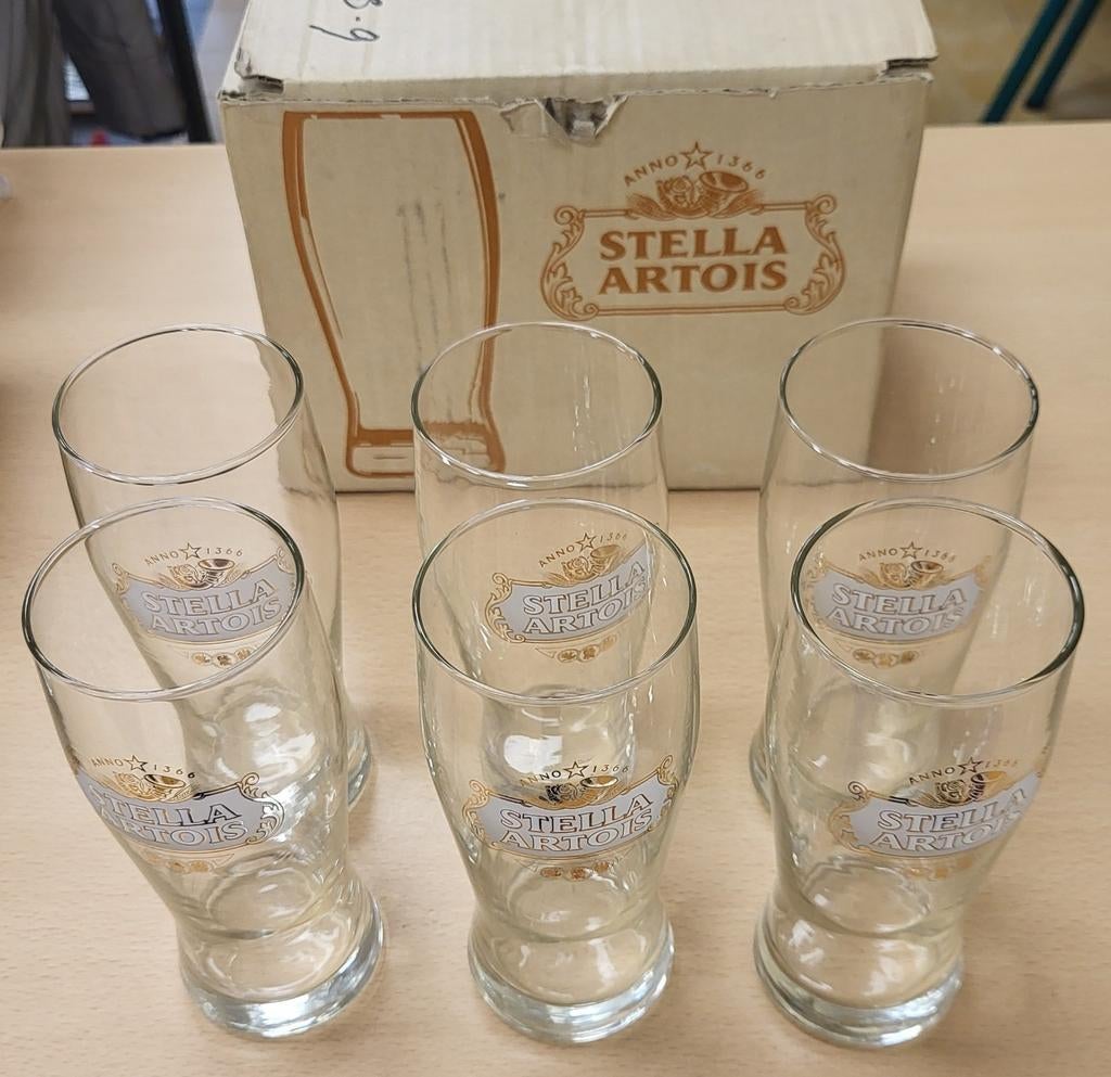 Stella Artois glazen - 4 × 6 glazen en 1 × 12 glazen, Ophalen, Zo goed als nieuw