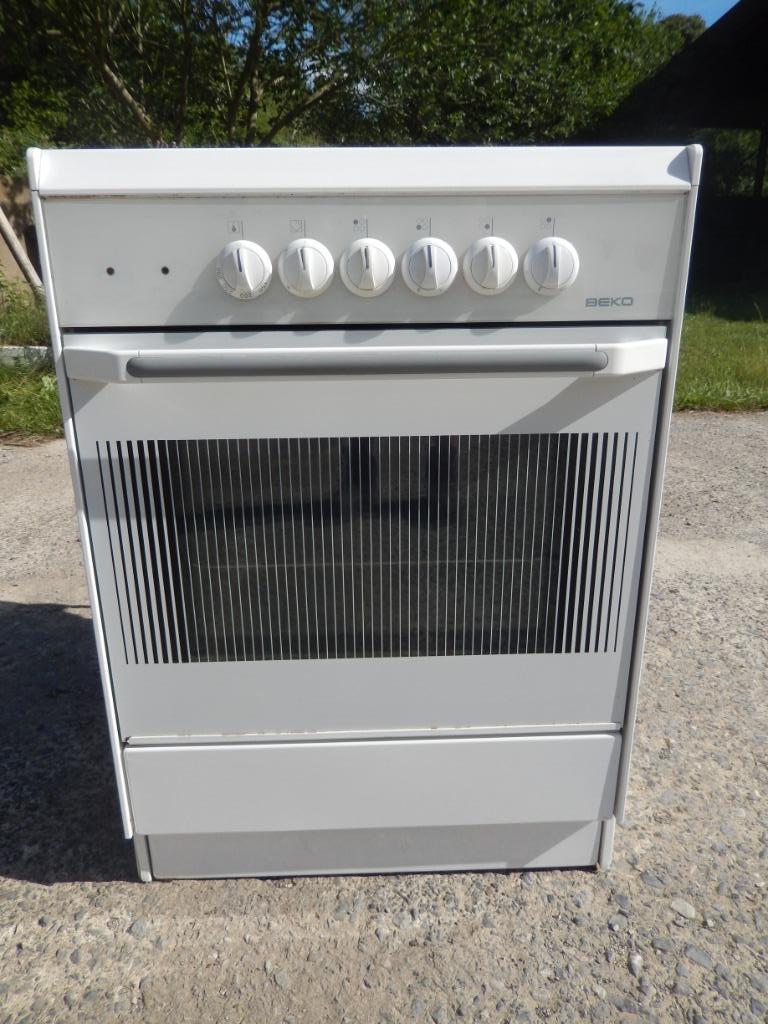 cuisinière électrique, Electroménager, 4 zones de cuisson, Enlèvement, Utilisé, Autoportant