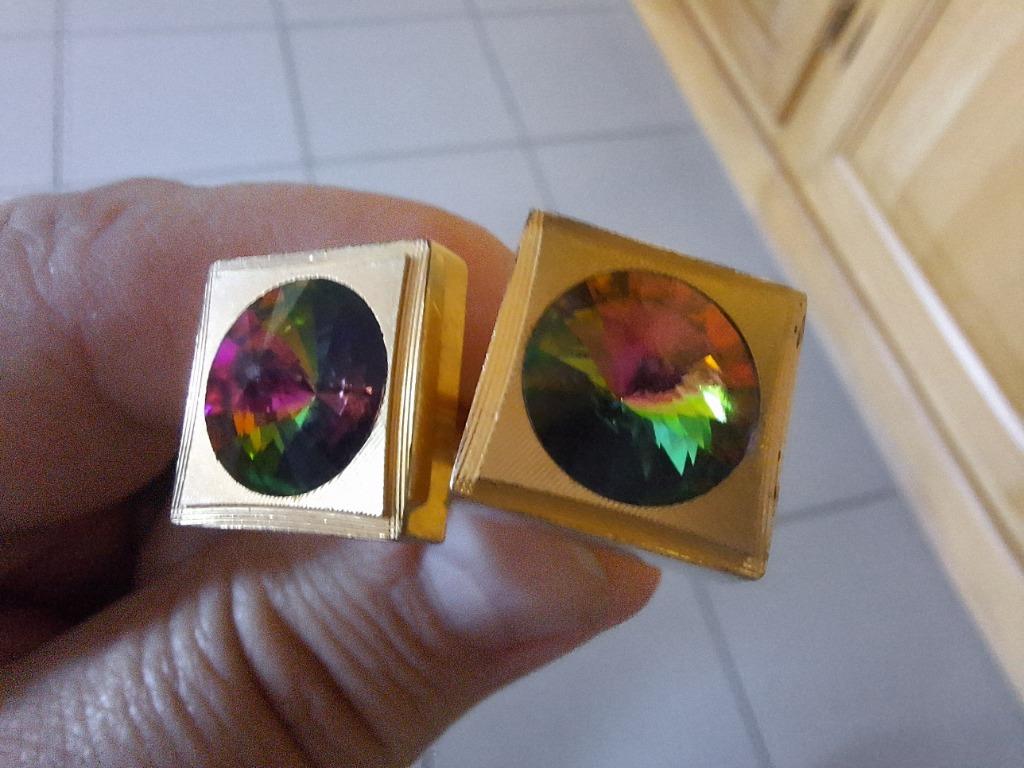 Vintage gouden manchetknopen met geslepen steen, Handtassen en Accessoires, Manchetknopen, Ophalen of Verzenden, Zo goed als nieuw